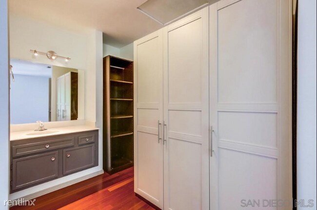 Building Photo - 1 br, 1 bath Condo - 11161 Camino Ruiz