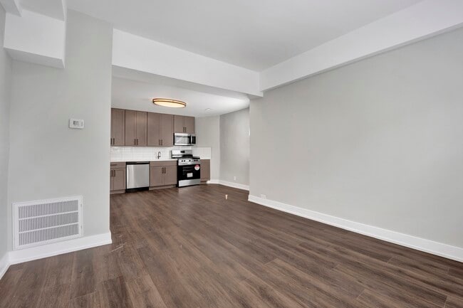 Building Photo - 3040 W Medill Ave