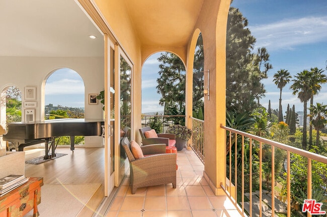 Foto del edificio - 6203 Temple Hill Dr