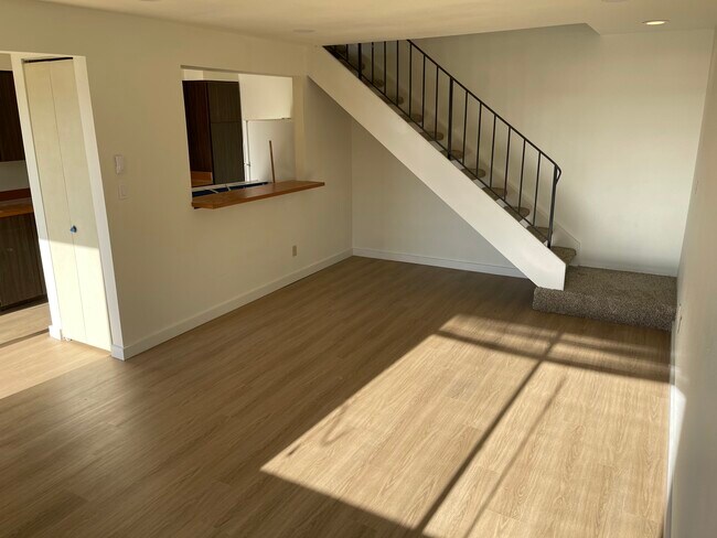 Suelos nuevos en toda la vivienda. - 827 Water St