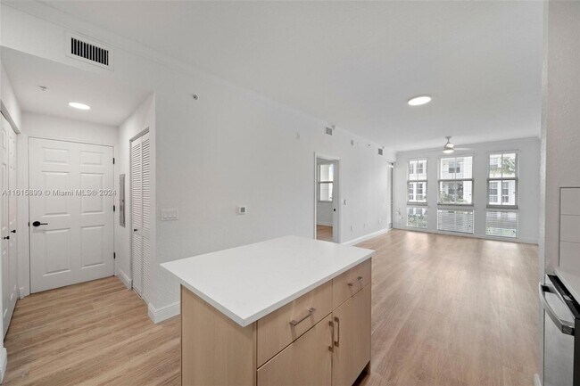 Building Photo - 10170 SW 7th Street Unit 24-405