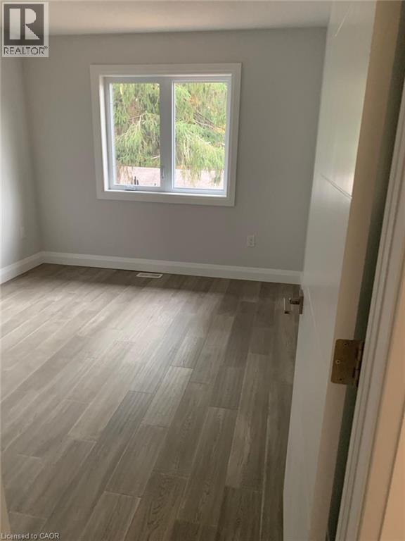 Photo du bâtiment - 196 Sydney St S