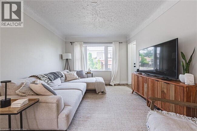Photo du bâtiment - 165 E 19th St