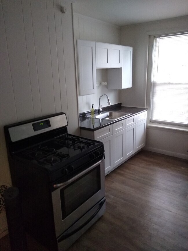 Foto del edificio - 913 Kellogg Ave