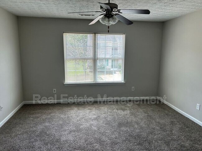 Foto del edificio - 1749 Carrington Dr