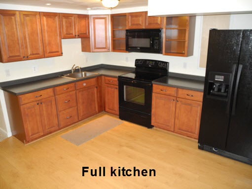 Private full kitchen - 8419 Jopenda Dr