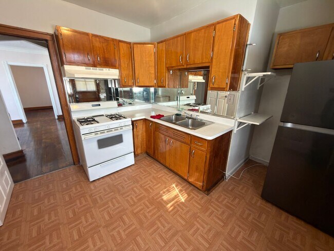 Foto del edificio - 2946 N Laramie Ave