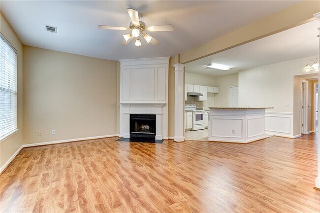 Foto del edificio - 4028 Oak Glenn Dr