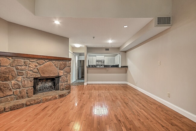 Building Photo - 109 Beechnut St