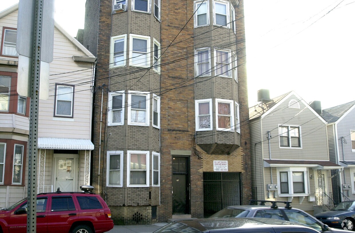 Apartments at 56 Jefferson St Apartments in Newark, NJ