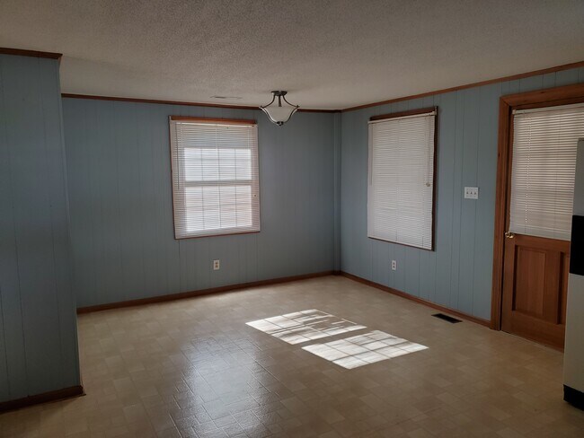 Dining Area - 2300 Country Living Ln