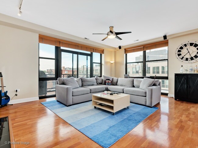 Spacious Living Room - 1260 W Washington Blvd