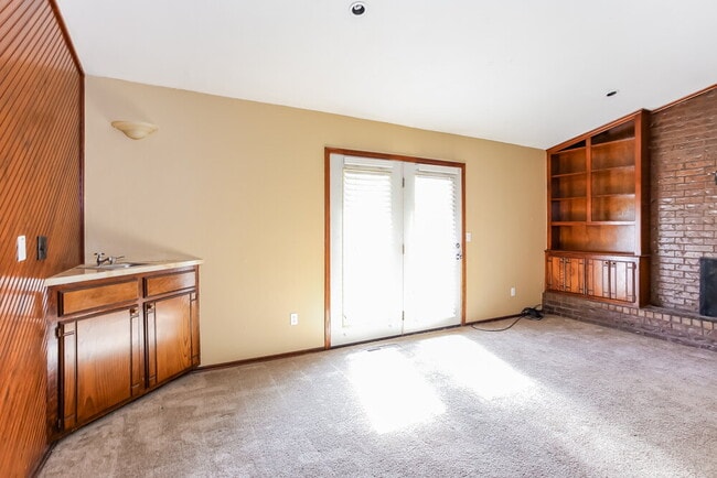 Building Photo - 808 Waterview Rd