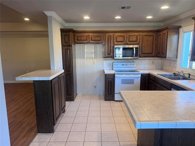 Foto del edificio - 5104 Triplett Rd