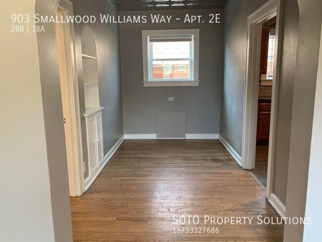 Building Photo - 2BD/1BA 2nd Floor Apartment Just a Step aw...