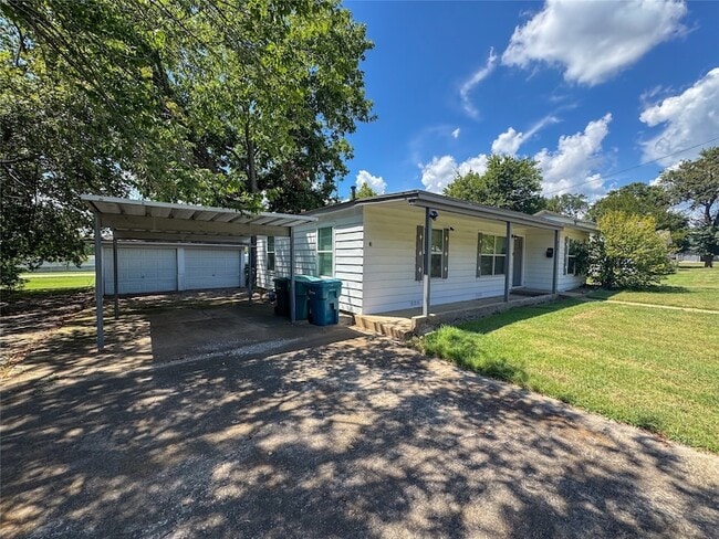 Building Photo - 910 S Austin St