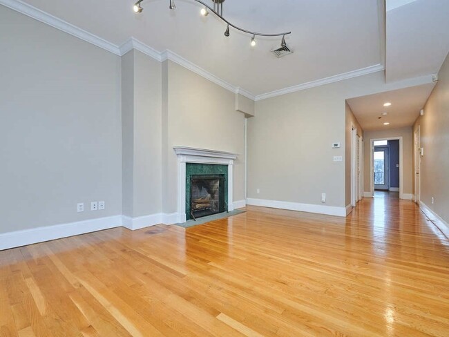 Building Photo - 754 Tremont St