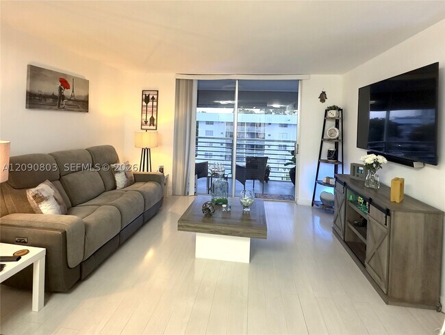 Foto del edificio - 3750 NE 170th St