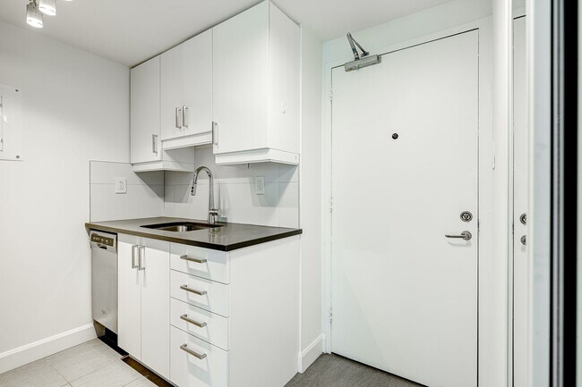 Building Photo - 3455 Rue Aylmer