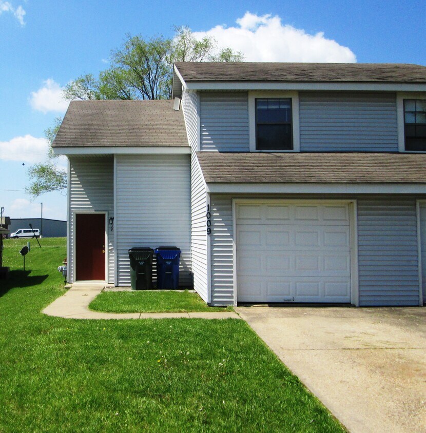 1009 Natalie Dr, Lawrence, KS 66046 Townhouse for Rent in Lawrence