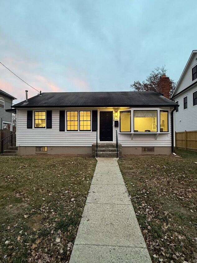 Foto principal - 9809 Montauk Ave