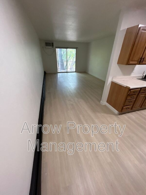 Foto del edificio - 215 E Arbor Ave