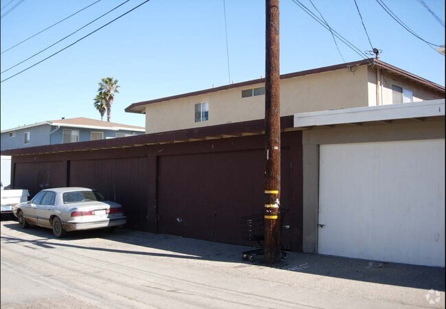 Foto del edificio - 4511 Clover Dr