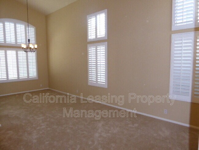 Foto del edificio - 27430 Waynesborough Ln