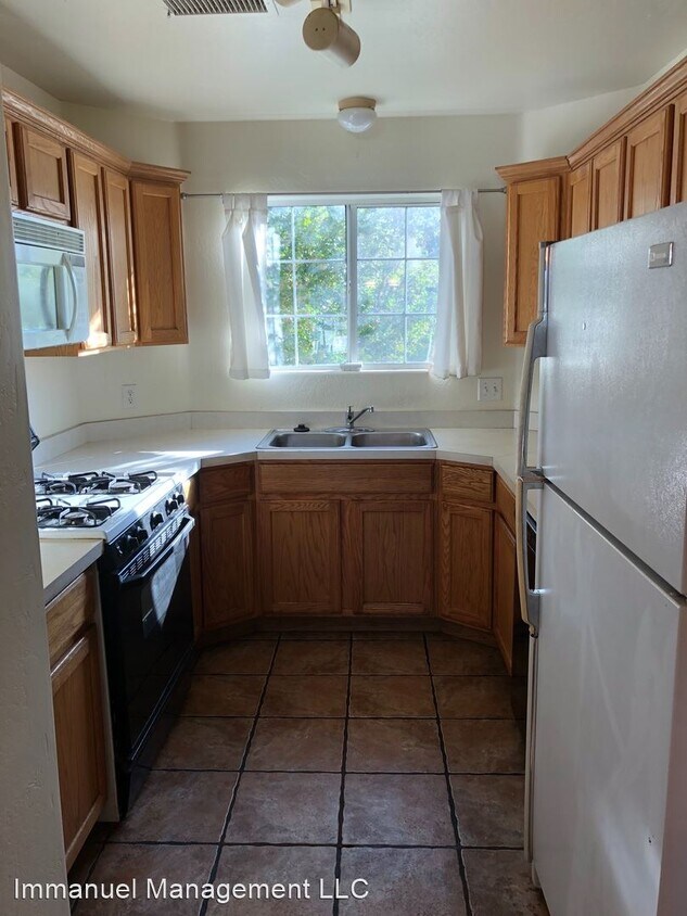 Building Photo - 3 br, 2 bath House - 1196 E Olivine Way