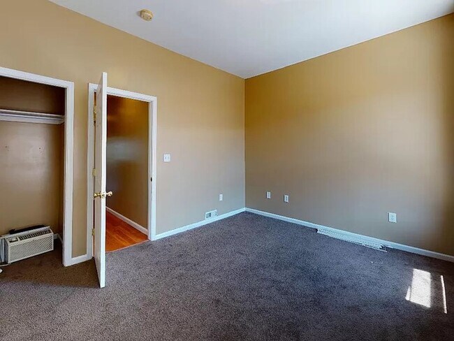 Building Photo - Temple University 5 Bedroom