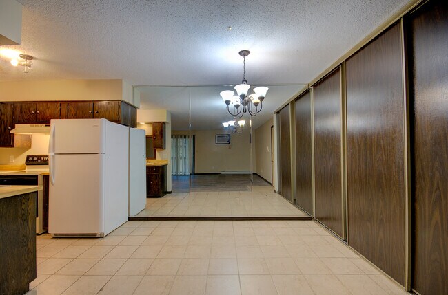 Building Photo - 2224 Oneida St