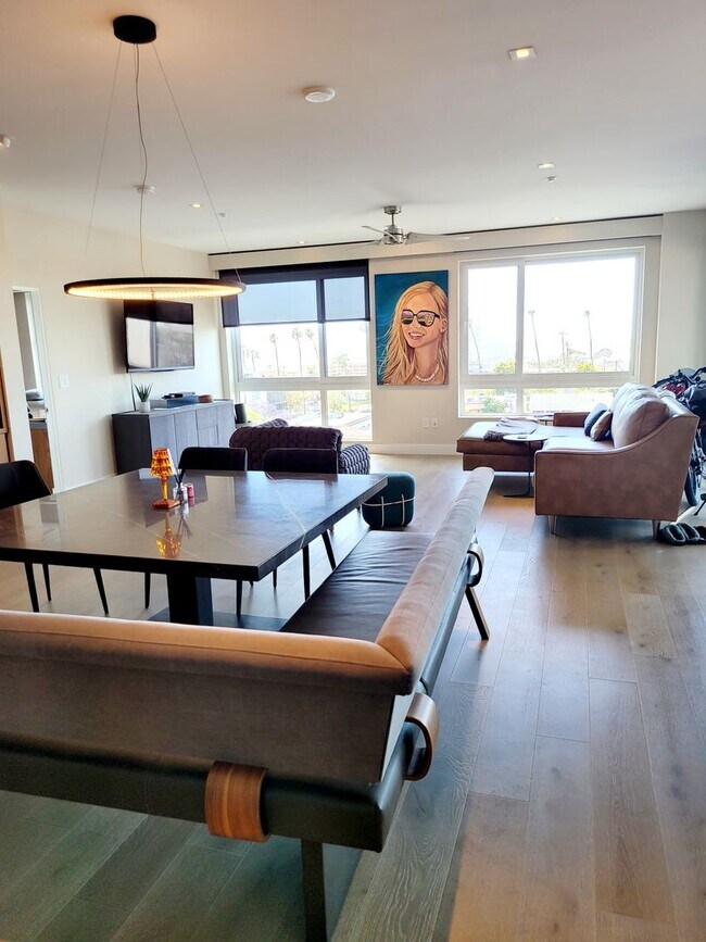 Building Photo - Sept '24 to Nov '24 (2 or 3 moths) Furnish...