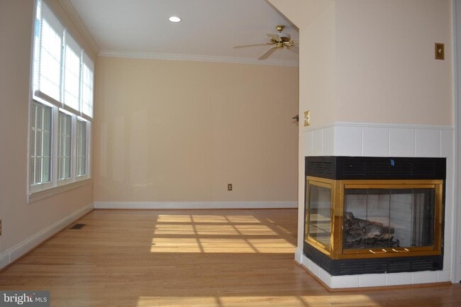 Building Photo - 9443 Van Arsdale Dr