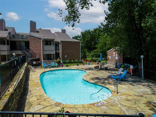 Foto del edificio - 8545 Midpark Rd