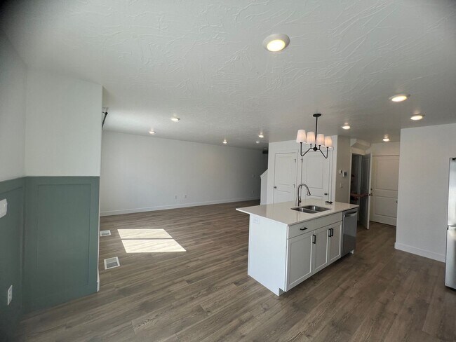 Building Photo - Available Now! Old Sorrel Townhome