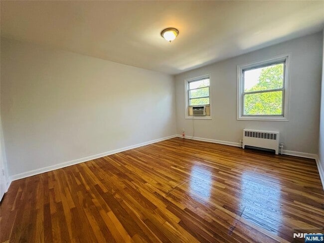 Foto del edificio - 2330 Linwood Ave