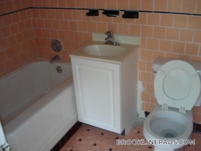 Foto del edificio - 1223 Beacon St
