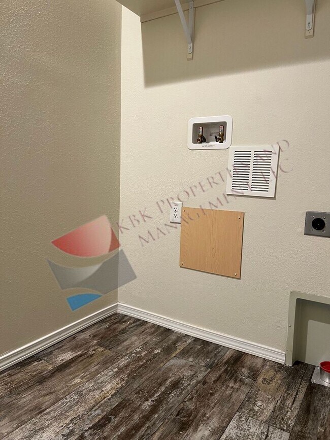 Foto del edificio - HCB-1116 &amp; 1118 Alamosa Avenue