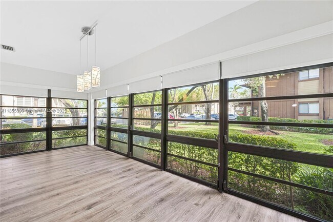 Foto del edificio - 4970 NW 102nd Ave