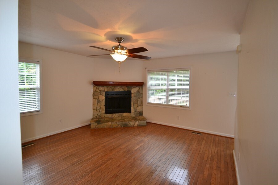 Foto del edificio - Viewmont house for rent in Hickory