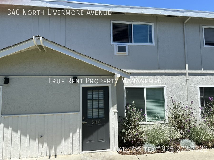 Primary Photo - Well Kept 2-Story Apartment Close to Downt...