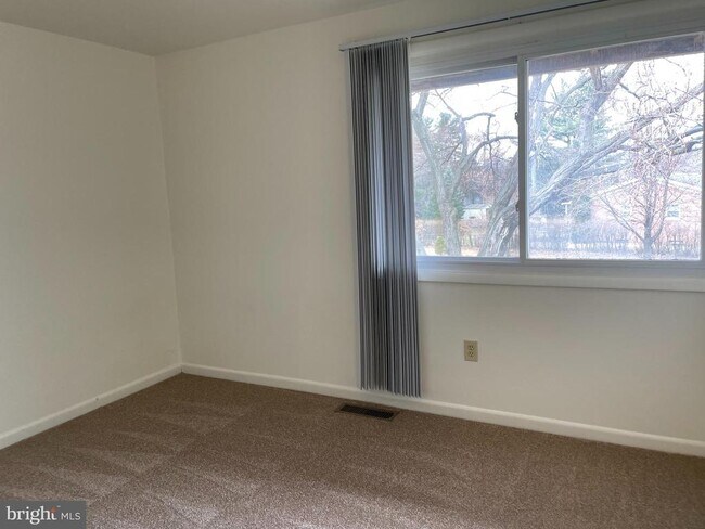 Building Photo - 904 Taney Ave