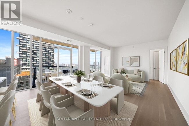 Building Photo - 10 Inn On The Pk Dr