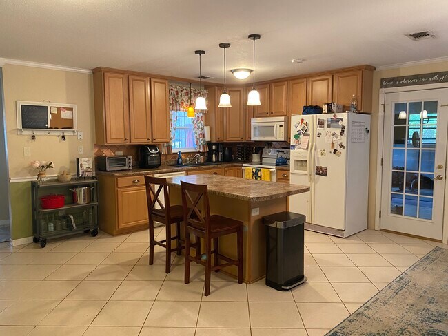 Updated kitchen - 7 Sharilyn Dr