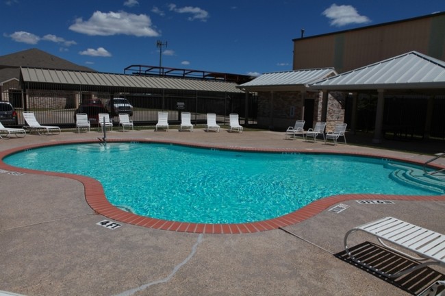 Piscina - Sedona Springs Apartments