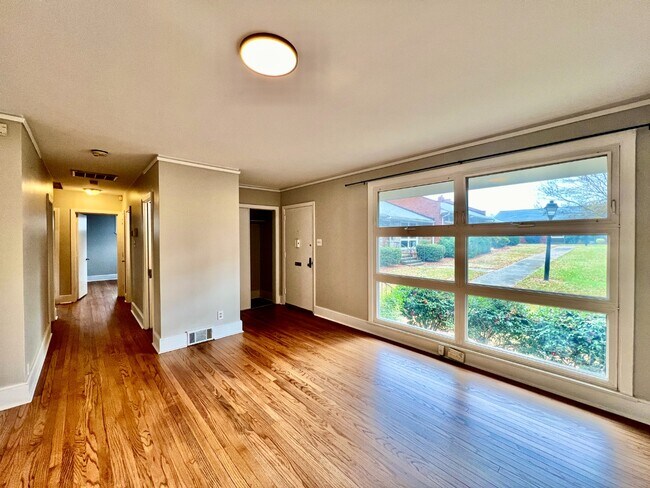 Foto del edificio - 3 BED CONDO IN PERFECT LOCATION!