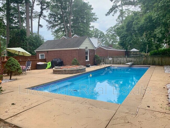 Building Photo - 121 E Bayview Blvd