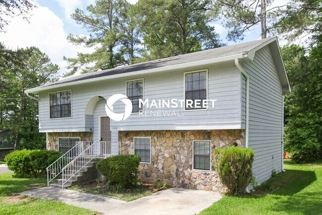 Foto del edificio - 5 Bedroom Pet-Friendly Home in Fairburn, GA with Main Street Renewal