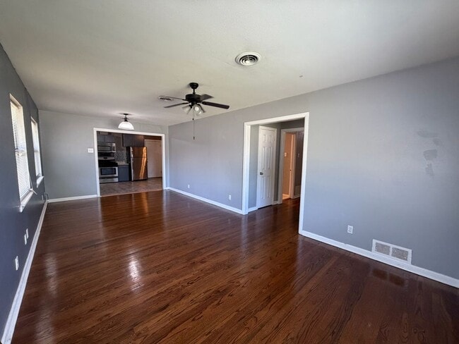 Building Photo - 2104 Hillburn Dr