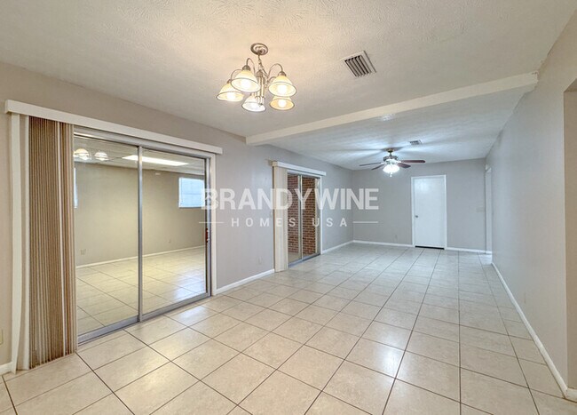 Building Photo - 3916 Bogata Dr N